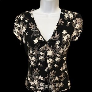 Banana Republic, V-neck, cap sleeves, size small, black, white and gray colors.